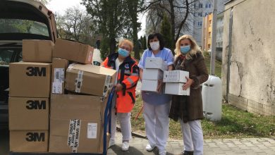 Automobilka Jaguar Land Rover darovala nemocniciam v Nitre ochranné pomôcky