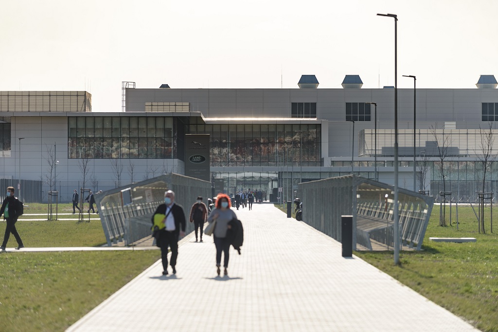 Vchod do fabriky Jaguar Land Rover v Nitre