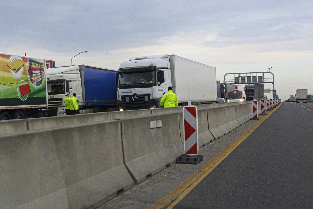 Kolóna kamiónov na D1 pred Bratislavou