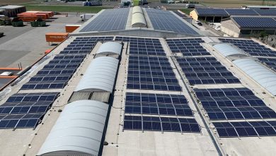 Solárne panely na streche budovy GW