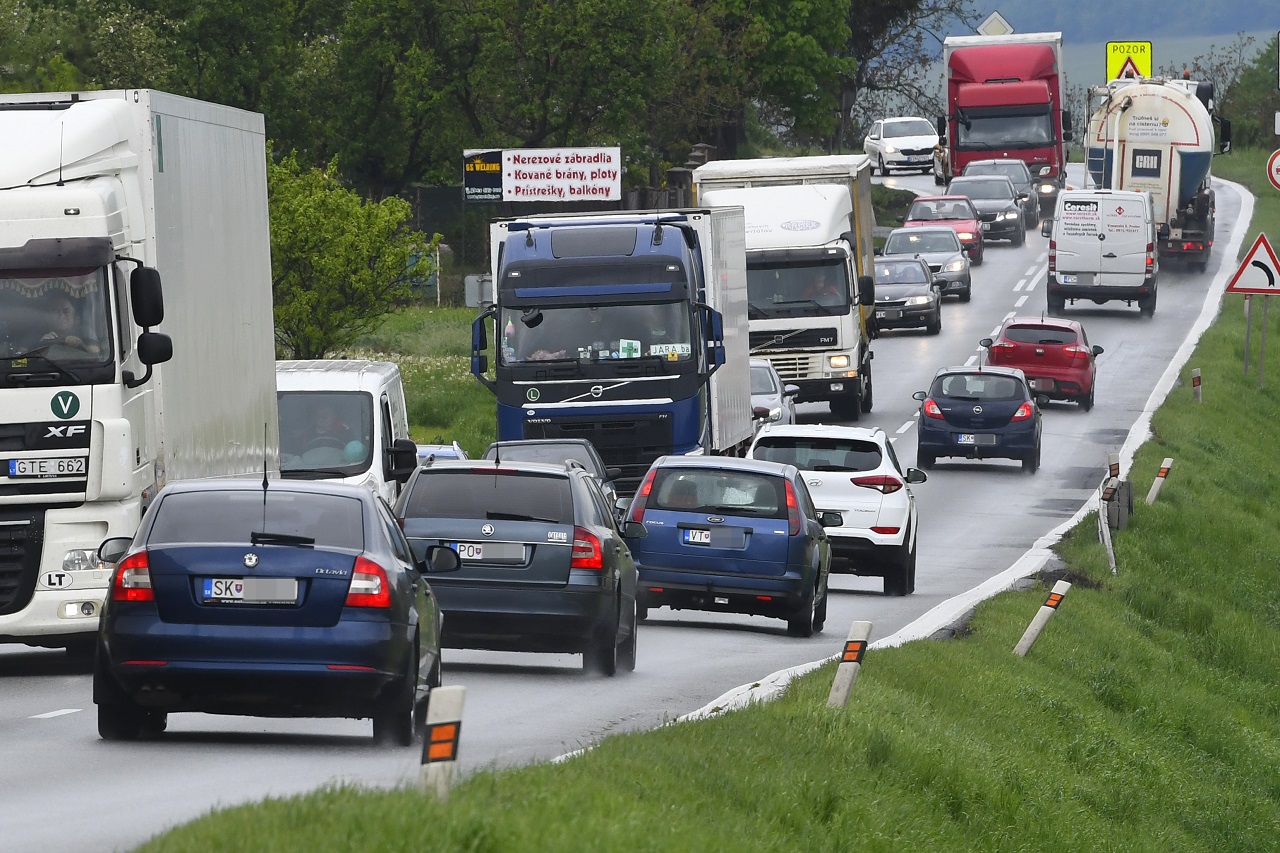 Hustá premávka na ceste pri Prešove