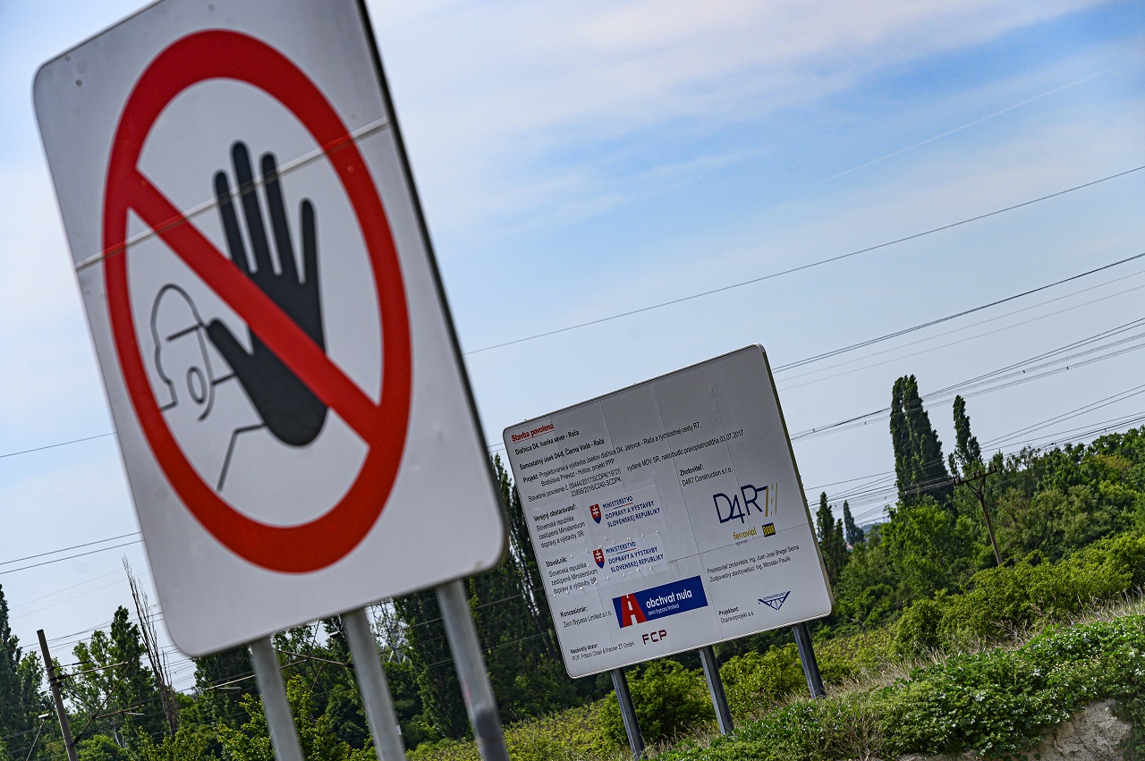 Zákaz vstupu na stavenisko D4R7