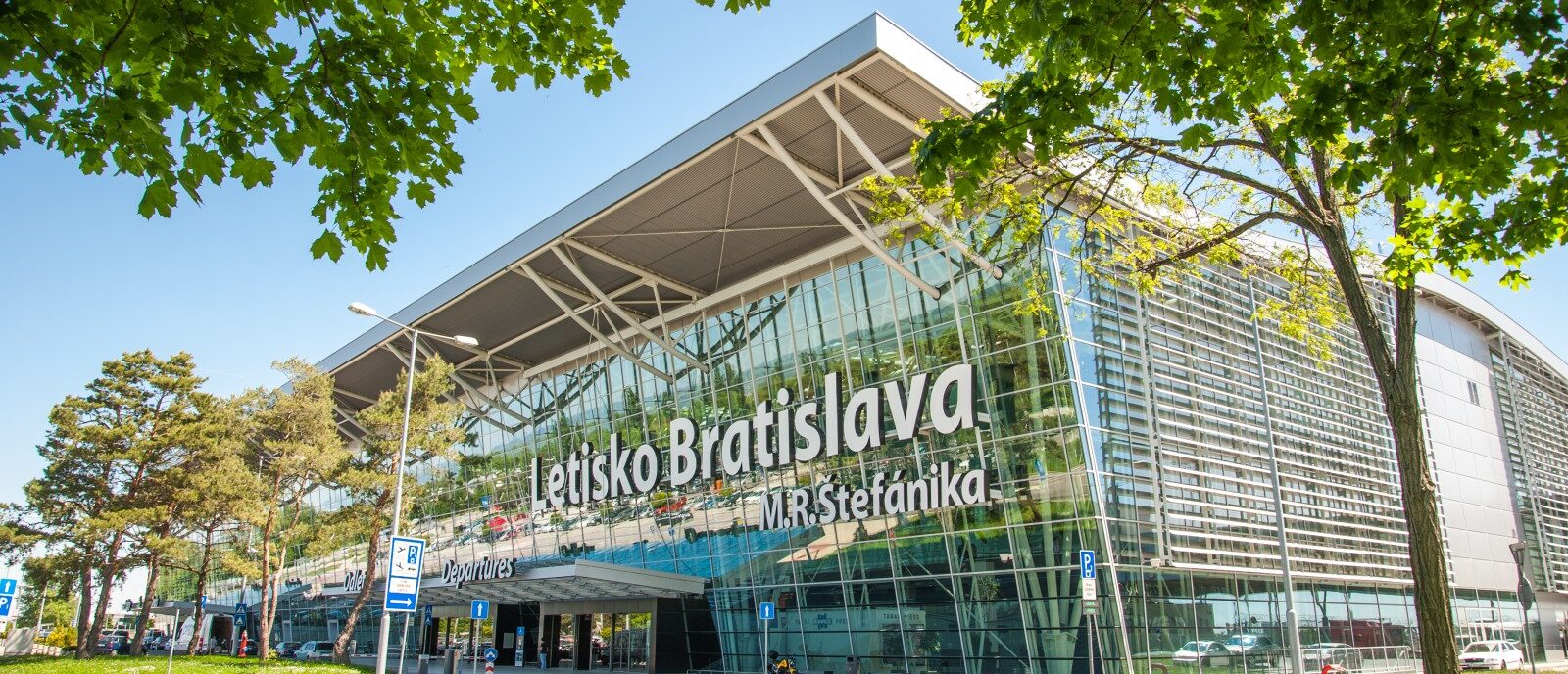 Hala letiska M.R. Štefánika v Bratislave