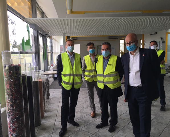 Podpis zmluvy na recykláciu automobilov Renault Trucks