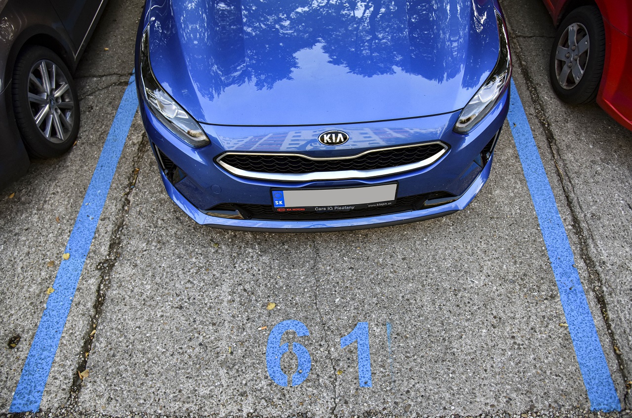 Zaparkovaný automobil v Petržalke