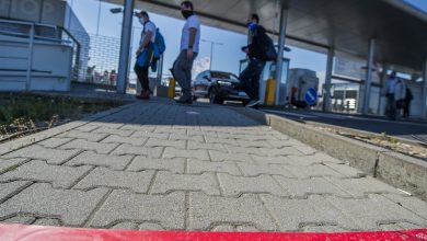 Zamestnanci VW SK v rúškach