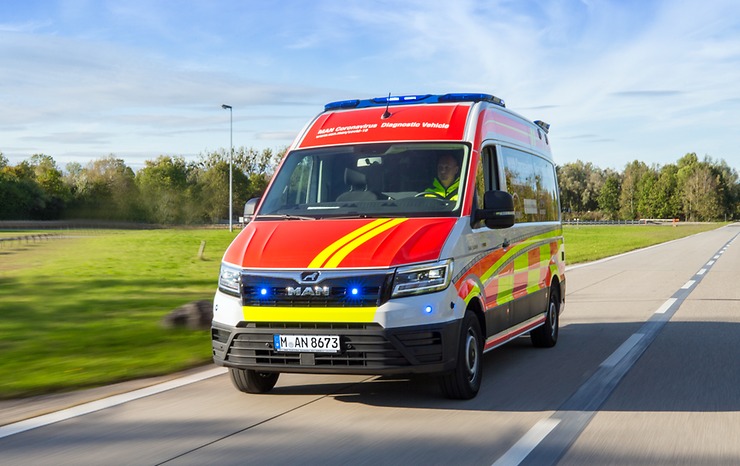 Odberné vozidlo MAN TGE s PCR testami na koronavírus