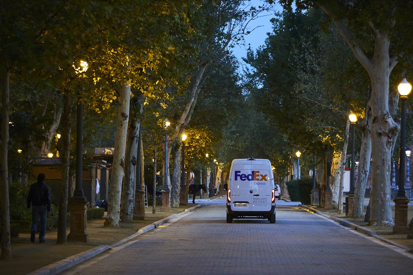 FedEx chce do roku 2040 doručovať bez emisií