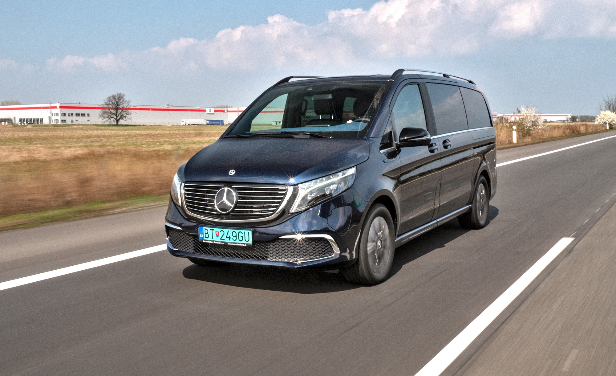 Prvý slovenský test Mercedesu-Benz EQV