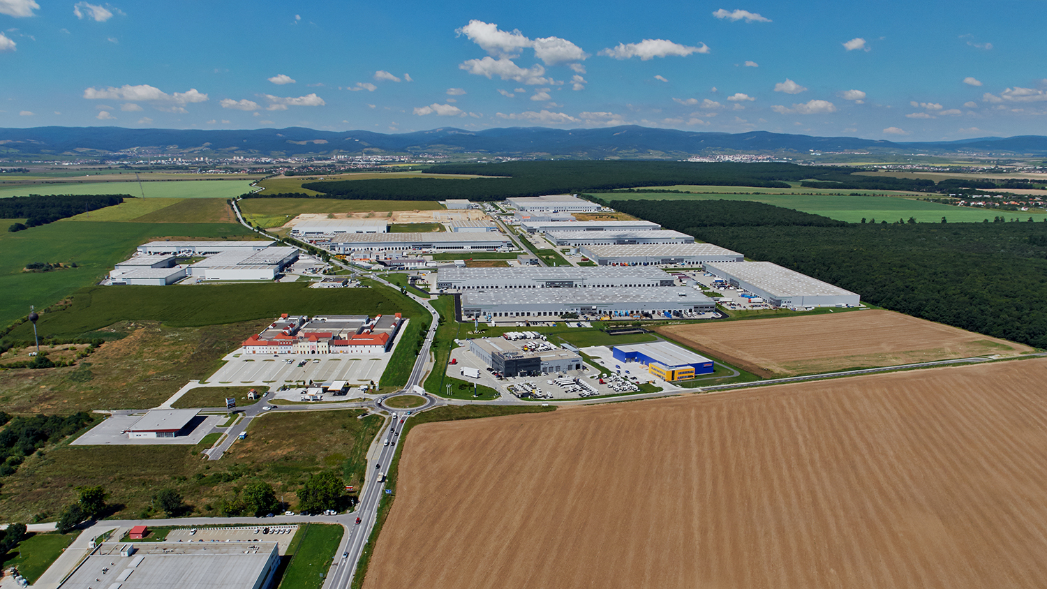 Dr. Max sa rozrastá v logistickom parku v Senci