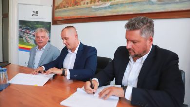 Podpis zmluvy na elektrifikáciu trate