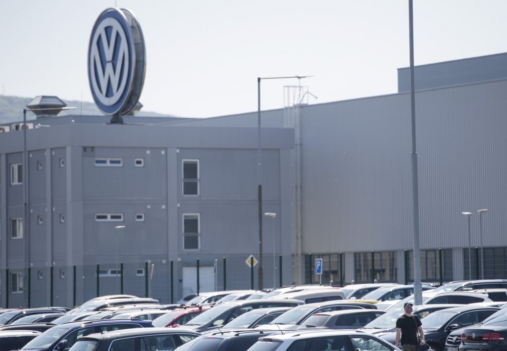 VW Slovakia začal s výrobou nových modelov Passat a Superb.