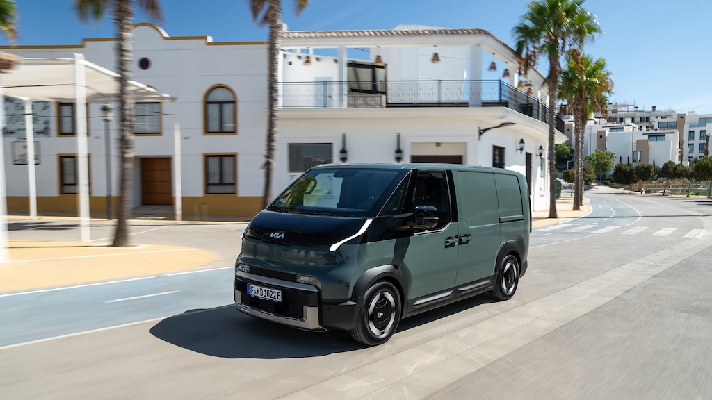 Kia PV5 sa stala najpredávanejšou elektrickou dodávkou strednej veľkosti v Európe