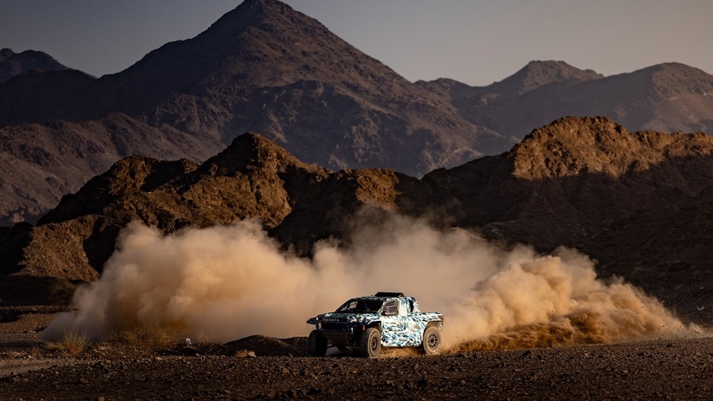 Toyota vyrazí na Dakar so závodným špeciálom na vodík