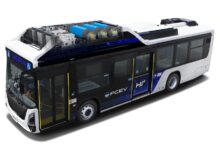 Nový vodíkový autobus Toyoty prejde 300 km a natankuje za desať minút